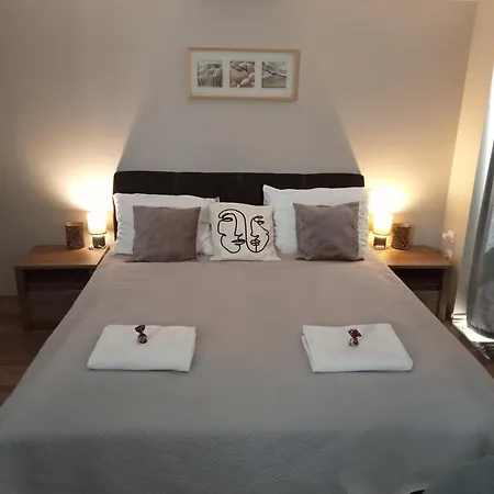 Erzso Apartman Apartment